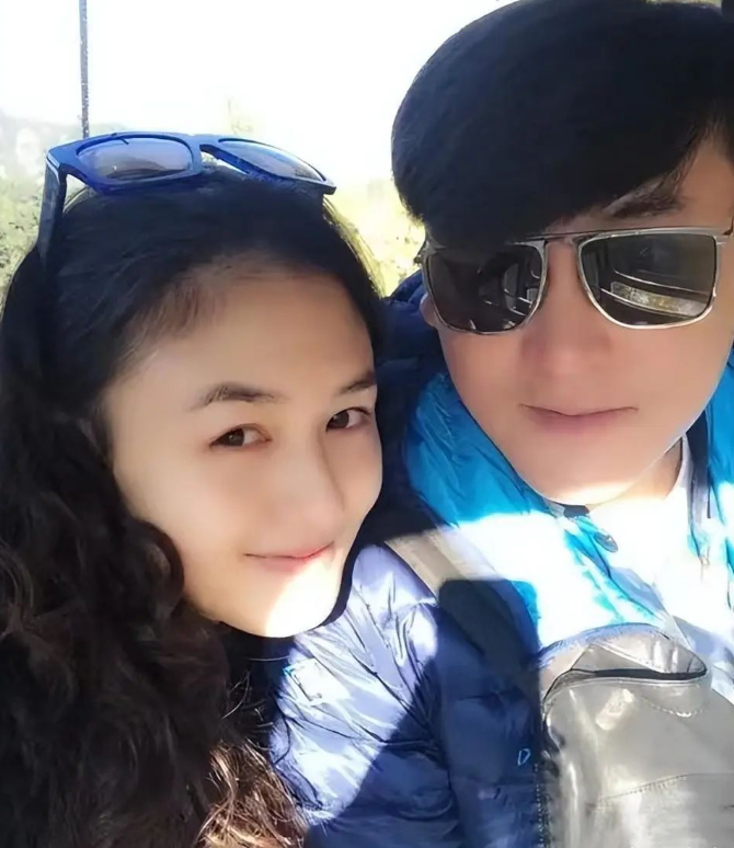 回顾工作狂刘小峰40岁娶小16岁妻子今一家四口幸福美满