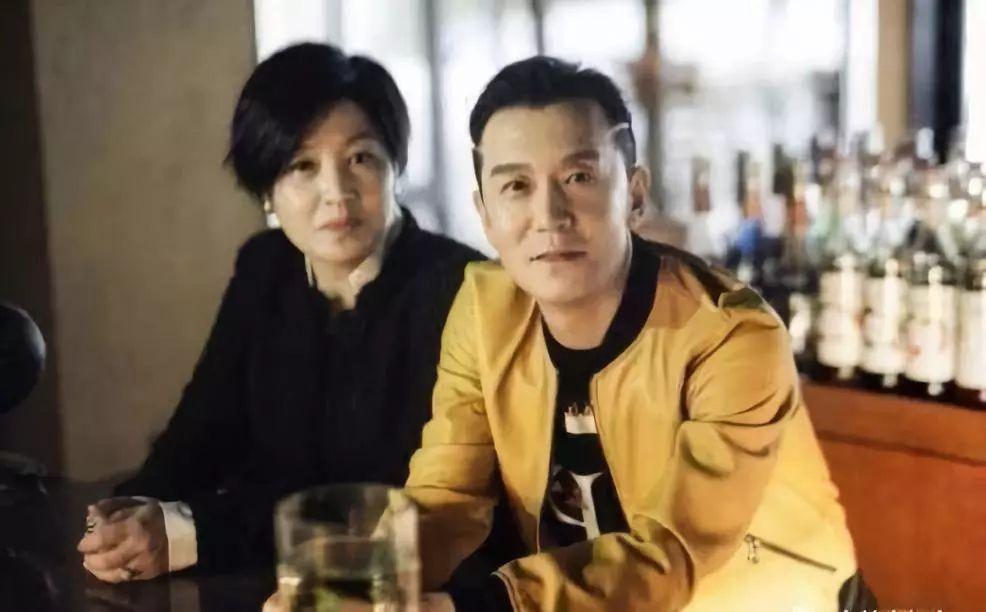 回顾哈文丈夫李咏病逝后我依然是李家儿媳妇待公婆如亲生父母