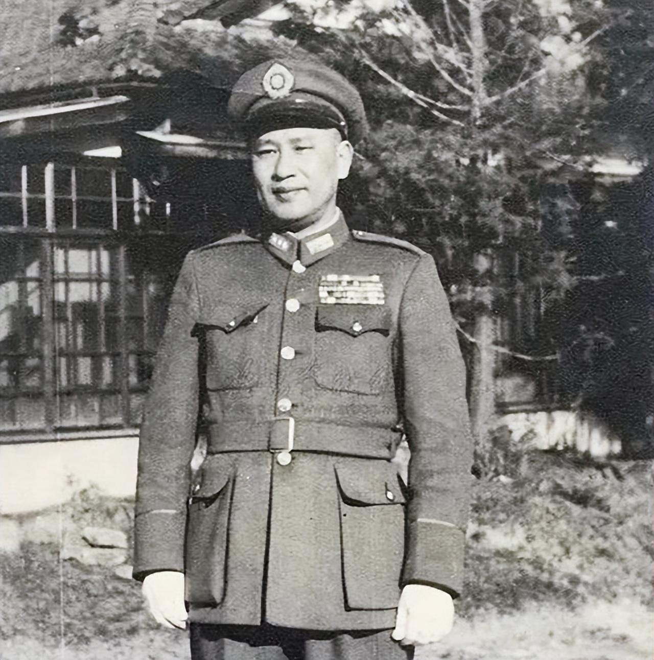 1994年离开部队17年的丁盛重游西南老部下们相聚还叫他军长