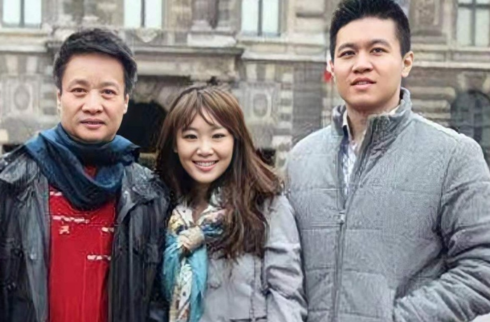 但李禾禾的父亲却是一个"大人物",他的父亲名叫李肇星,曾经的国家外交