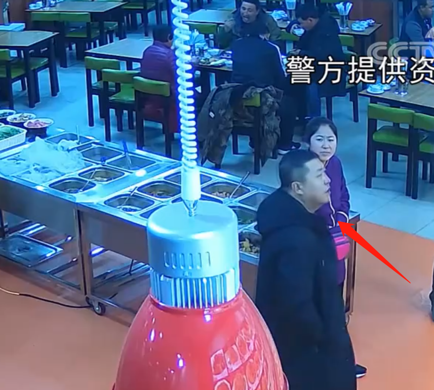 "保险数量多,数额大,粗略计算,严坤如果意外死亡,周进可以拿到约2900