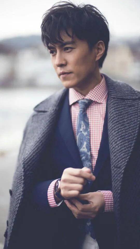 回顾靳东与江珊同居5年闪娶二婚李佳41岁被嘲上热搜