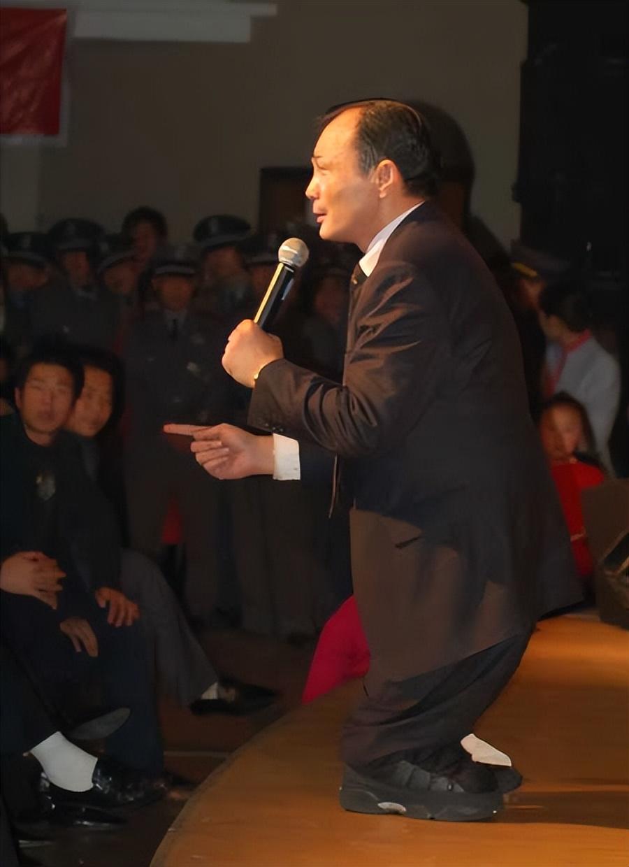 他赶忙收拾行李就要走,尧建云的老婆却拉