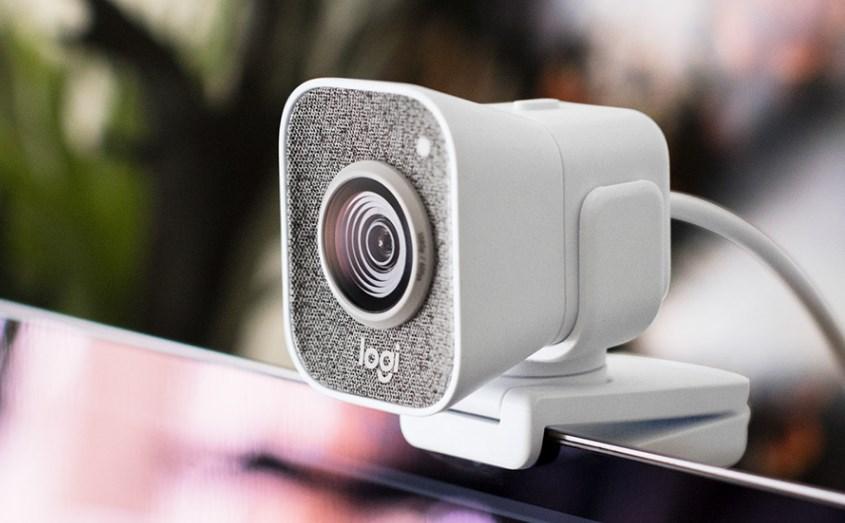 回顾女子家中保险箱会吞钱家中有人仍少钱真凶能躲摄像头