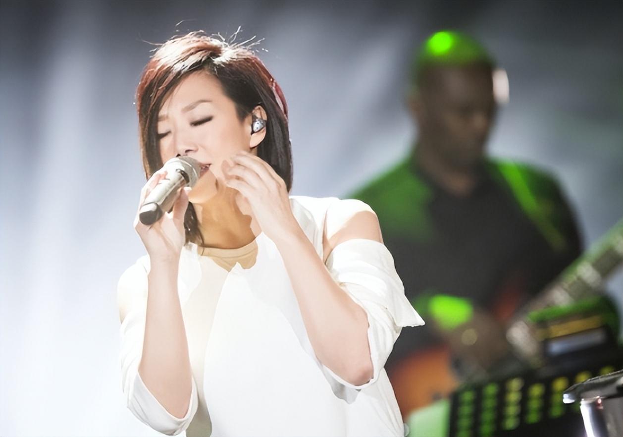回顾歌手林忆莲李宗盛为她离婚陈辉虹等她20年今却孤单一人
