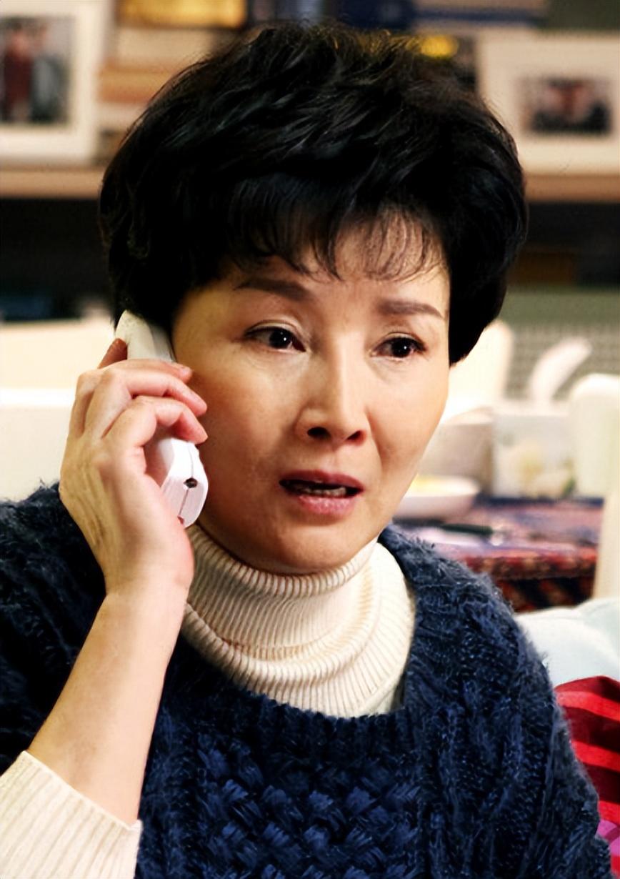 回顾国民妈妈朱茵自己婚姻失败对女儿有愧疚老年终获幸福