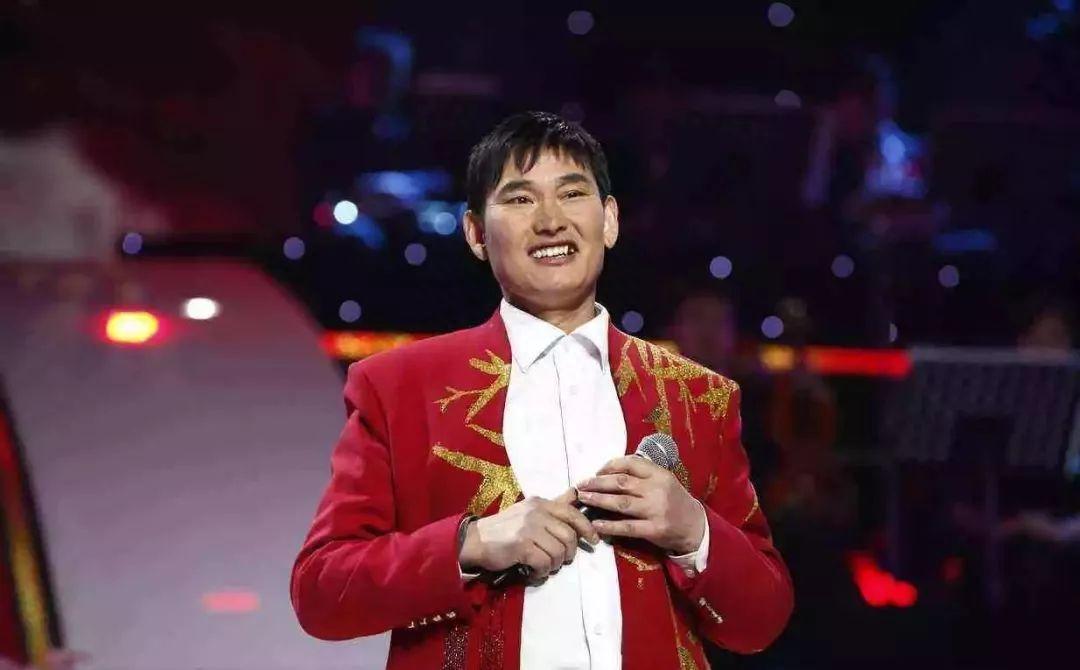 回顾朱之文16岁工地搬砖42岁一炮而红离不开背后贵人相助