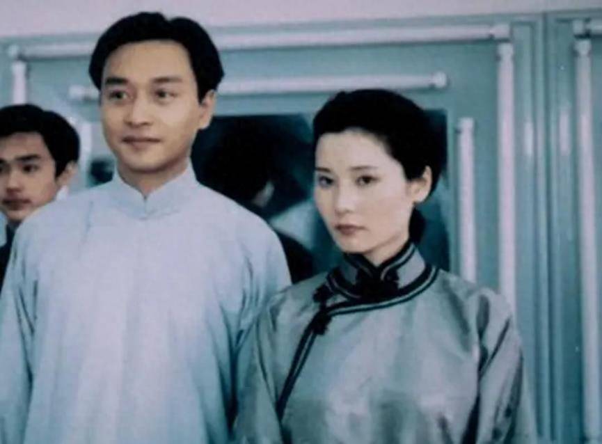 回顾演员何赛飞5岁被生母抛弃20岁成越剧花旦今60岁拿影后