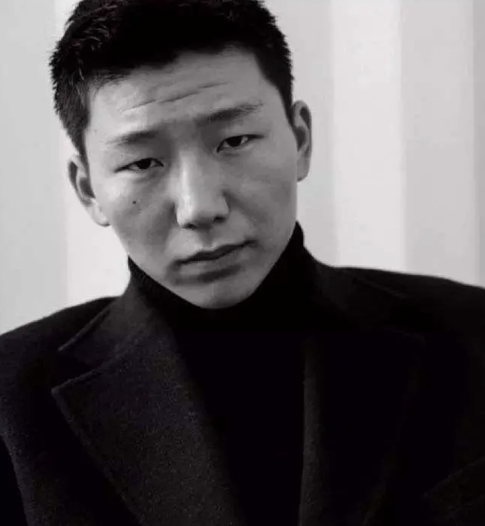 在学校期间,阿如那因为有表演天赋而且努力上进,在学