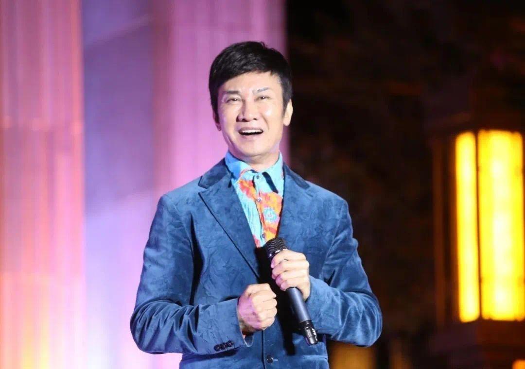 回顾歌手江涛穷小子娶富家女大火后不变心始终把妻子当成宝