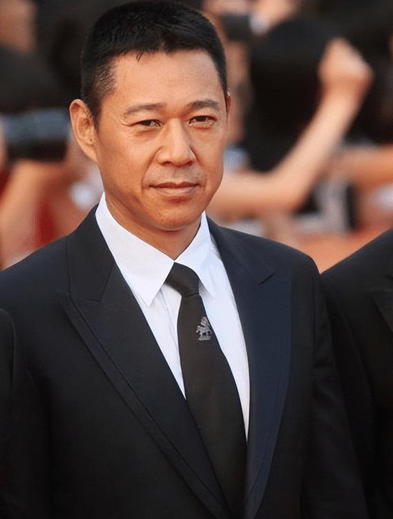 回顾多年后再看张丰毅妻子霍凡才知道她和吕丽萍谁更精明