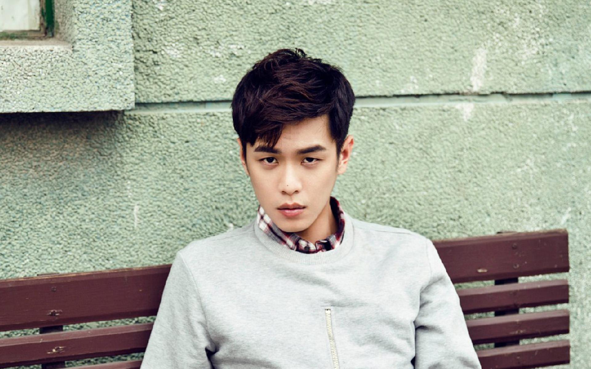 回顾张若昀缺失的亲情童年很苦涩自己的伤痛被唐艺昕治愈