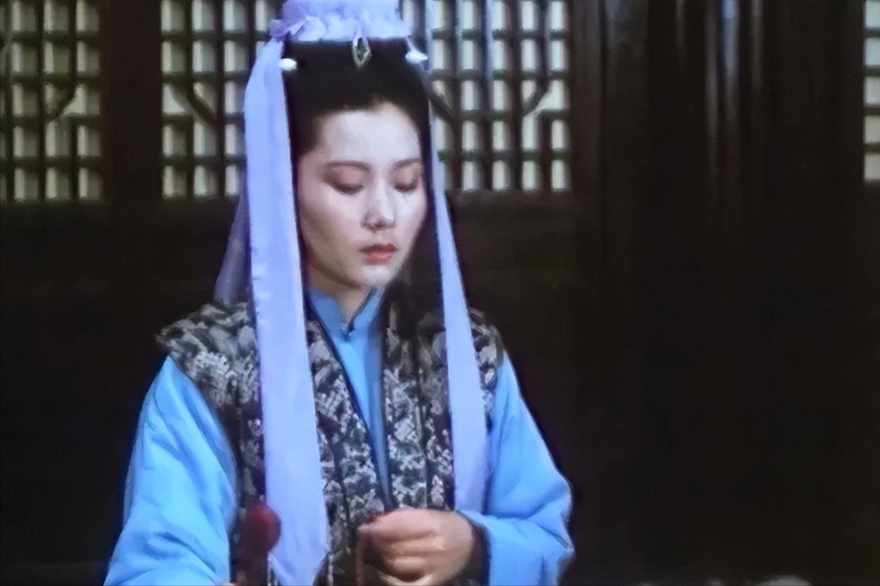 回顾演员何赛飞5岁被生母抛弃20岁成越剧花旦今60岁拿影后