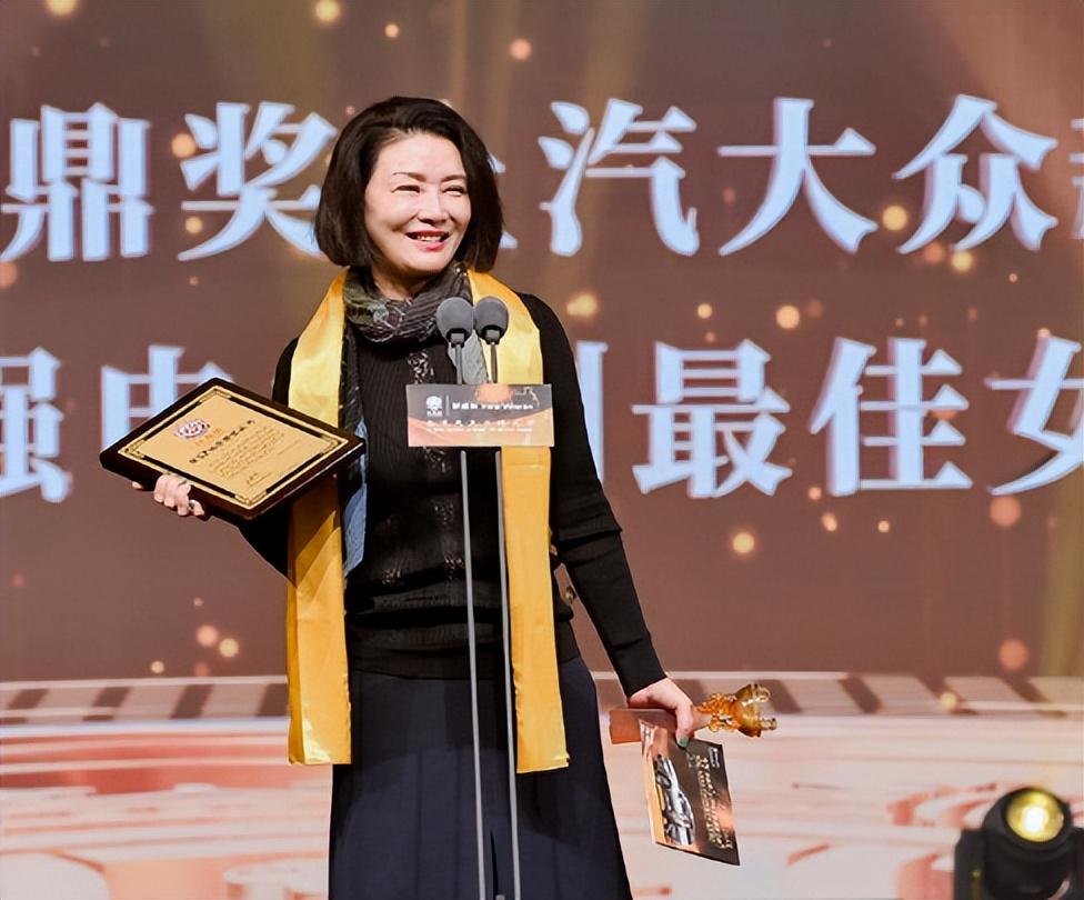 回顾国民妈妈朱茵自己婚姻失败对女儿有愧疚老年终获幸福