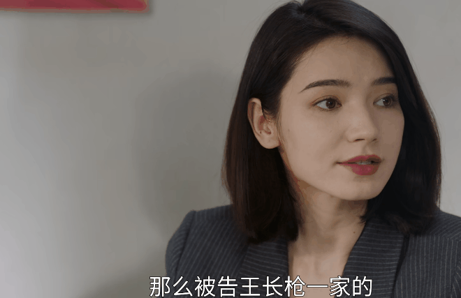 出色,演技精湛,却在新剧中被安排为女三号,而且并非男主角的正牌女友