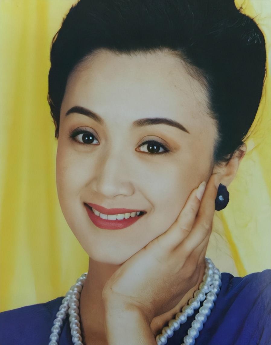 回顾杨昆:出演作品无数,晚年却因丈夫连累,背上巨额债务