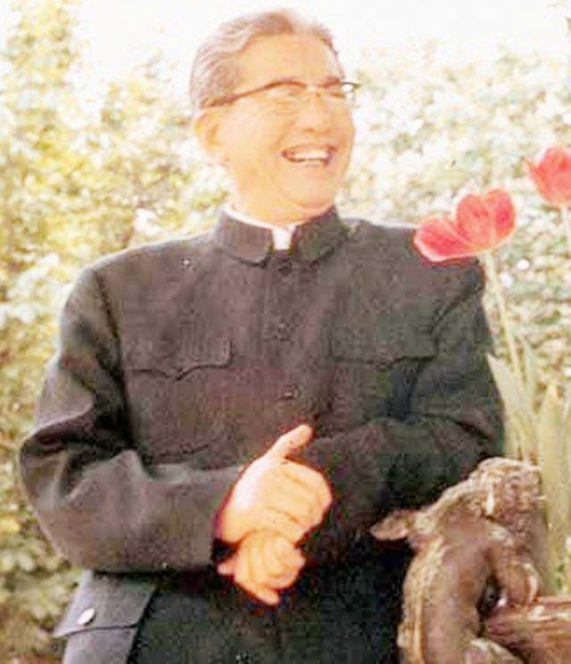 83年乔冠华病逝后,新华社发布一份简单讣告,胡乔木:请重视此事