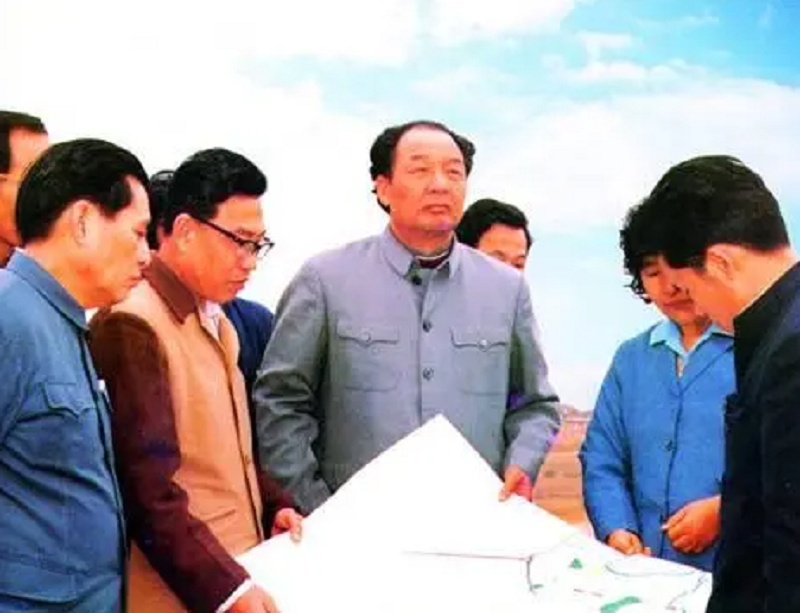 1979年派谁去建设深圳邓公选中一人5年后果然没有让他失望