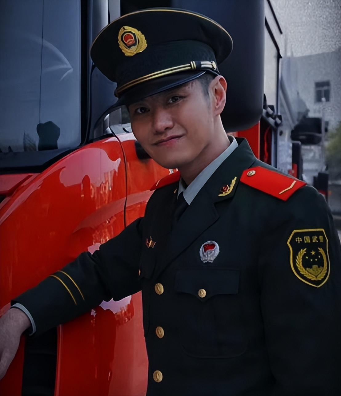 回顾39岁赵荀,从李二牛改成花美男,他的骨盆用3颗钉子