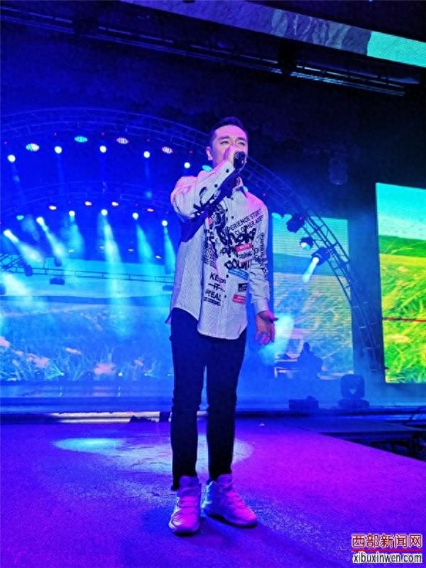 当红歌手王琪和王琪经纪人总导演蒋涛亮相西安