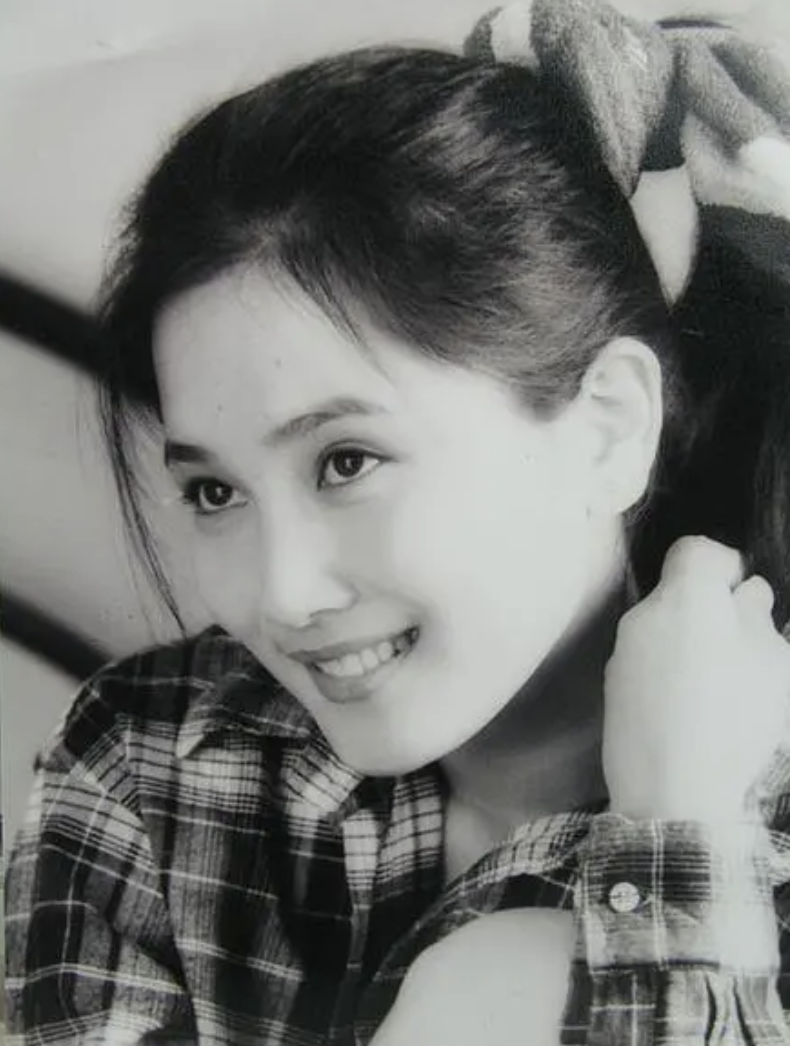 回顾潘雨辰与侯勇离婚后独自抚养女儿那段婚姻让她不堪回首