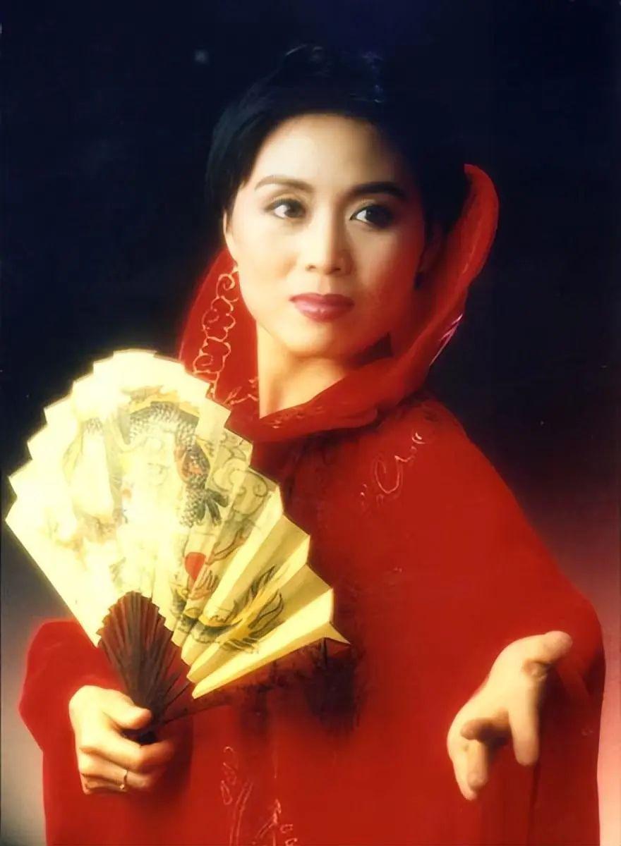 回顾演员阮巡娶了大15岁的妻子恩爱相伴19年没有孩子成遗憾