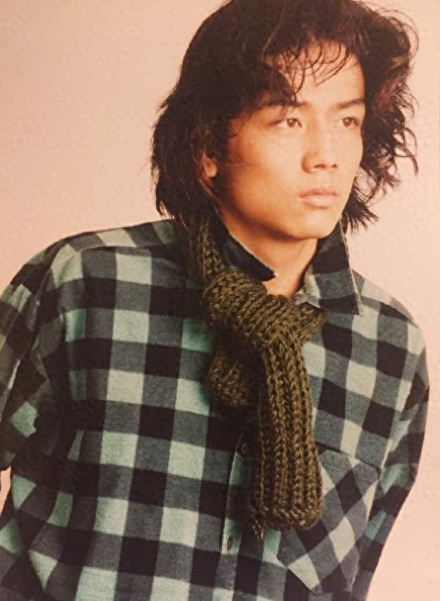 回顾演员杨烁婚内出轨自称硬汉却吃软饭怪不得童谣躲着他