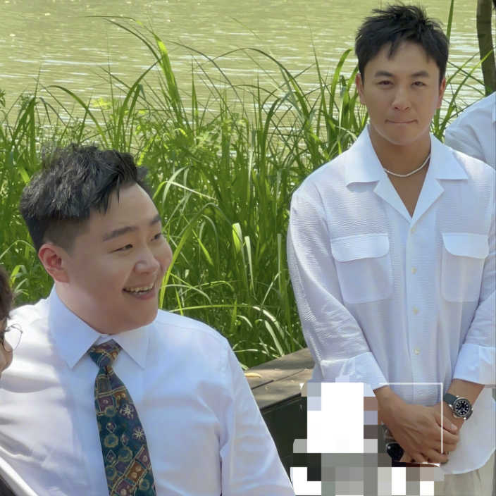 回顾郝劭文结婚释小龙当伴郎新娘穿睡衣8岁继女见证幸福