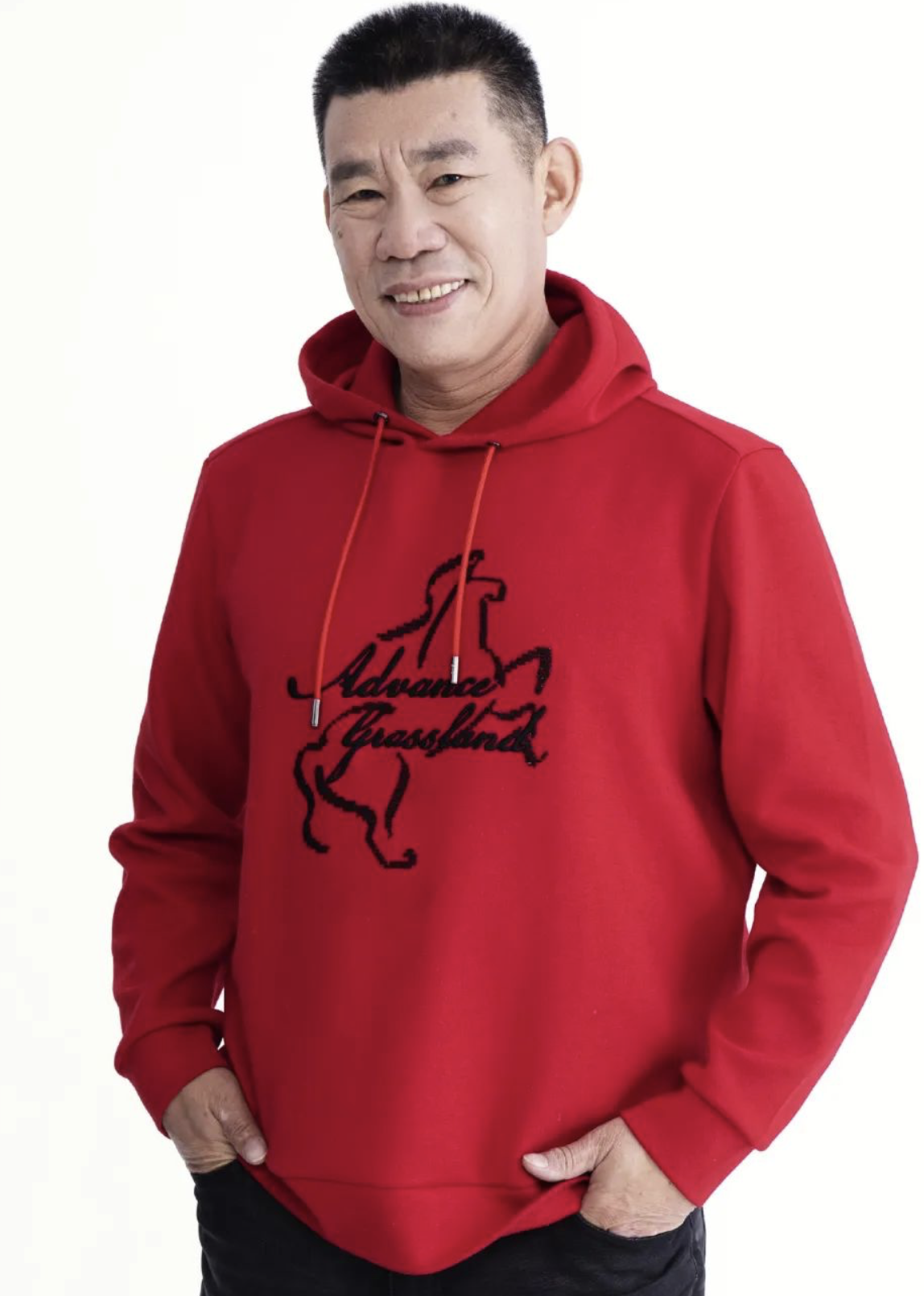 就这样,杨清文凭借一口流利的日语,成功饰演了骑兵队长黑岛森田一角.