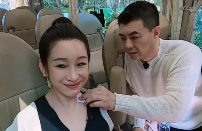 回顾王新军大火后抛弃妻子儿女娶秦海璐后成好男人现终于糊了