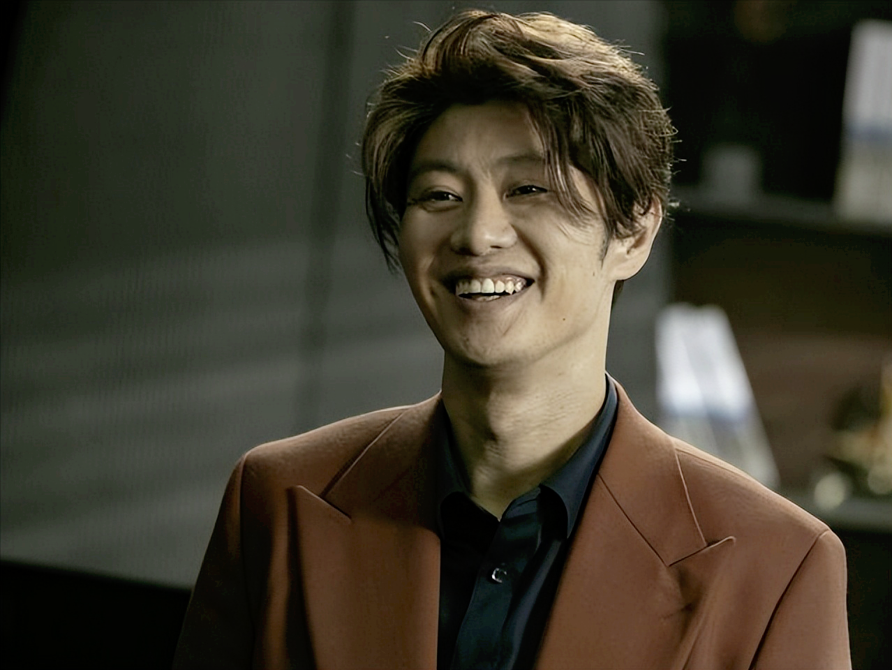 回顾39岁赵荀从李二牛改成花美男他的骨盆用3颗钉子挂在腰上