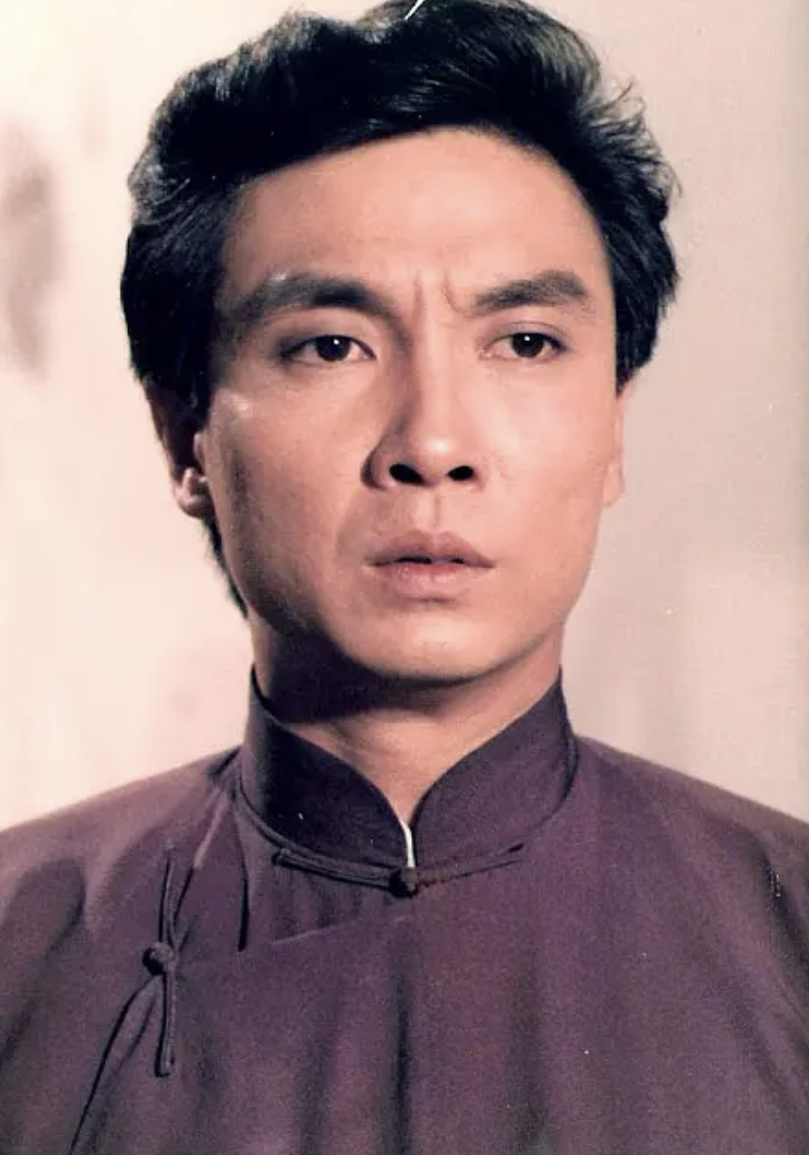 回顾演员刘松仁娶小20岁的泰国空姐晚年后悔没有生孩子