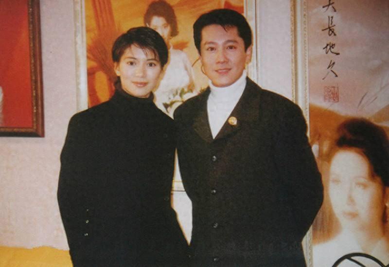 蔡国庆还在中央戏剧学院就读时,就喜欢上了温柔似水的薛白.