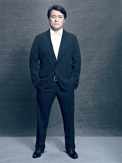 回顾巨兴茂的娱圈逆袭娶高挑娇妻成知名导演7年赚亿万身家