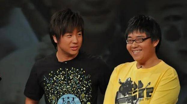 回顾郝劭文结婚!释小龙当伴郎,新娘穿睡衣,8岁继女见证幸福!