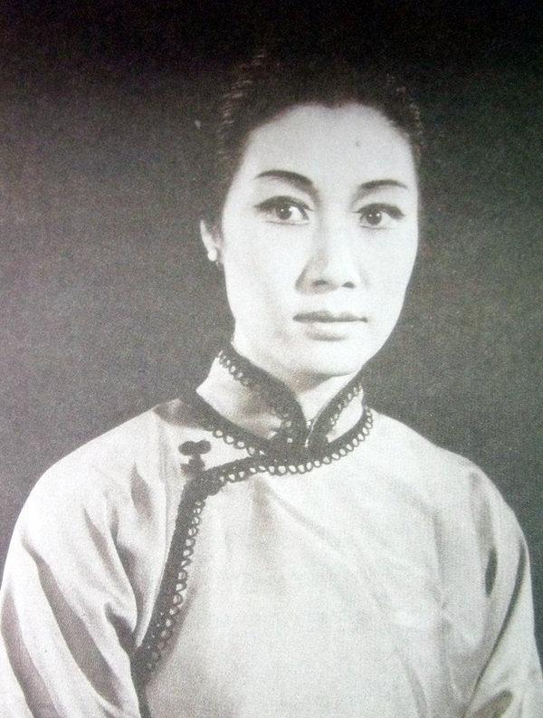 回顾吕中嫁给小学同学一对儿女是国人骄傲如今81岁仍活跃荧屏