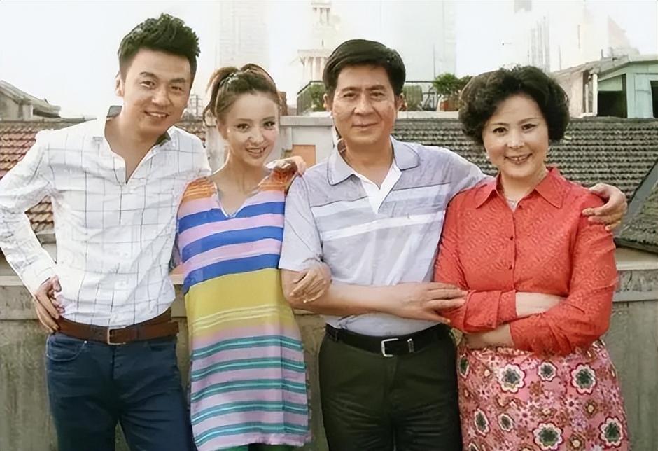 回顾郭凯敏抛弃为其生子的发妻张芝华转身娶了小四岁娇妻