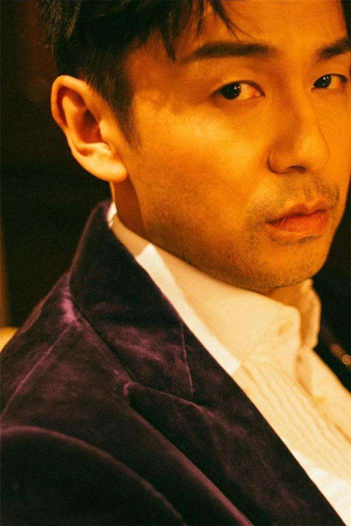 雷佳音的头围足足有61厘米,比好多女明星的腰围还要大.