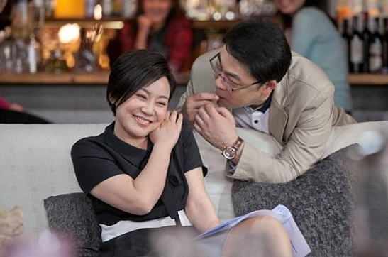 回顾高亚麟为拍戏抵押房子娶小11岁妻子结婚前先送房