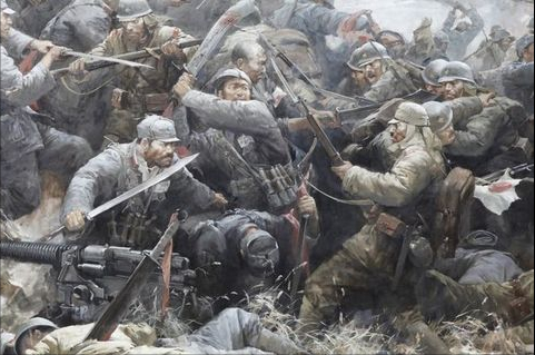 在和鬼子的搏斗中,他中了整整16刀,鲜血已经浸满了衣衫,看起来就像一