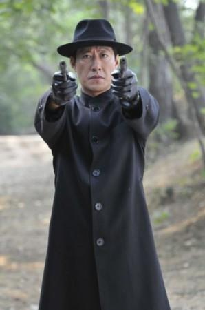 回顾于震二婚娶小13岁娇妻婚后连生三胎如今一家五口其乐融融