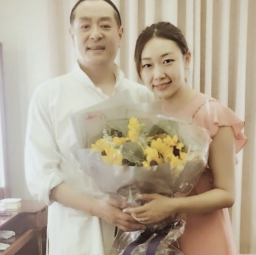 回顾濮方父亲是濮存昕倒贴50万下嫁农村小伙结婚成人生赢家