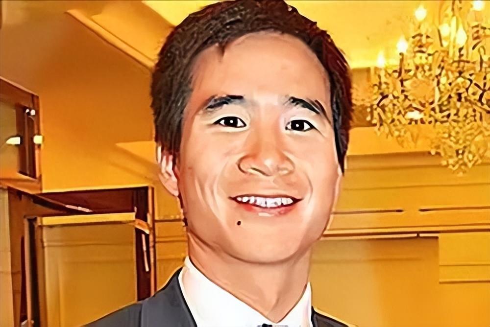 于是,吴光正37岁的儿子吴宗权顺利接班,成为了帝国掌控人,不过,有人