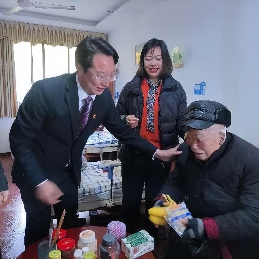 遂宁市安居一中开展"弘扬雷锋精神 争做文明学生"主题教育活动