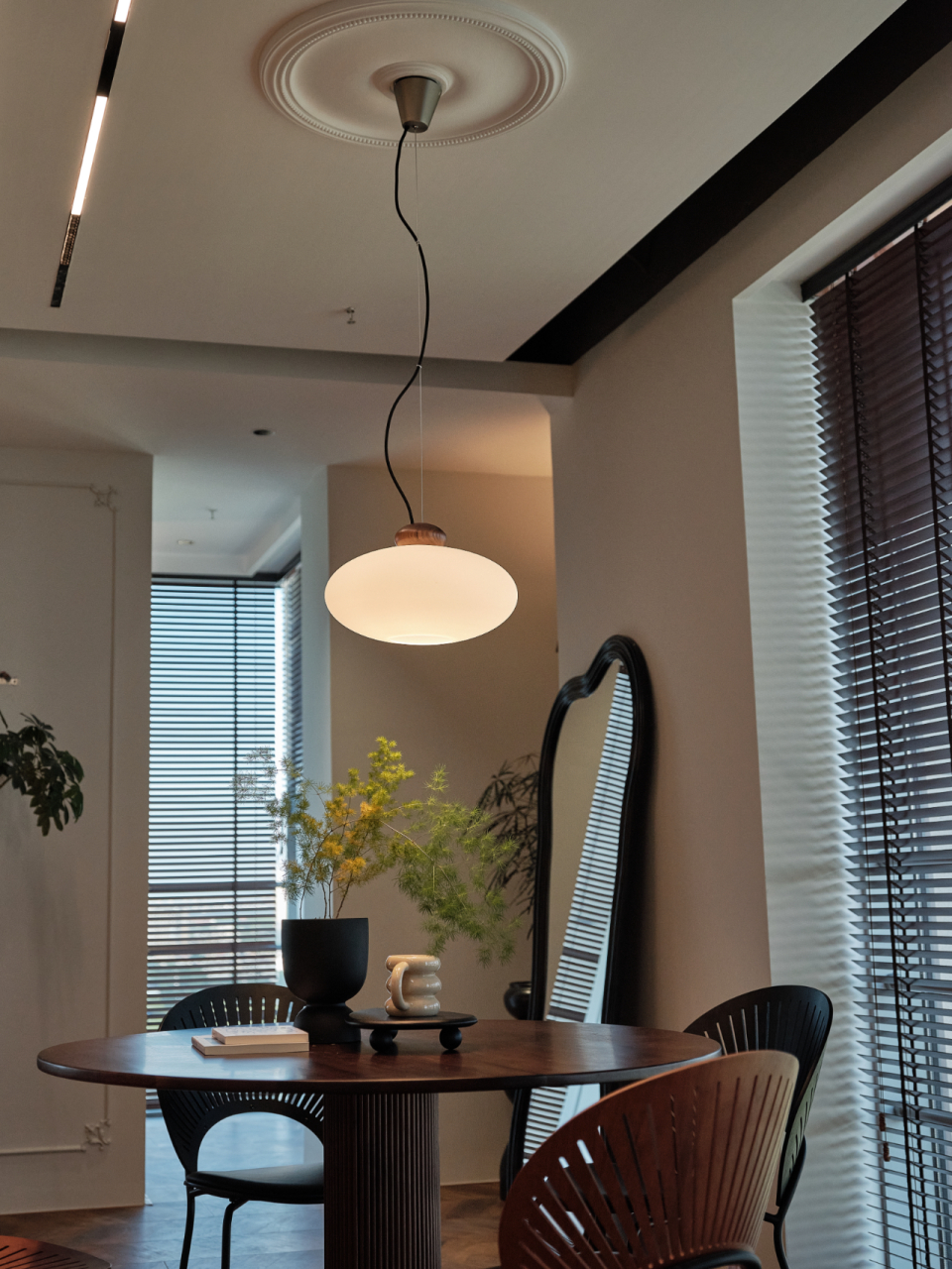 灵动光影打造独特用餐氛围的餐厅吊灯  ✨ 灵动光影,打造独特用餐