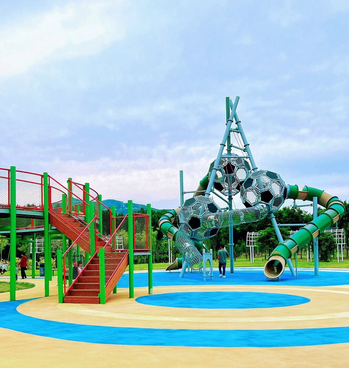 国际庄免费户外游乐场  从威海回来,心心念念的居然不是那片蔚蓝的