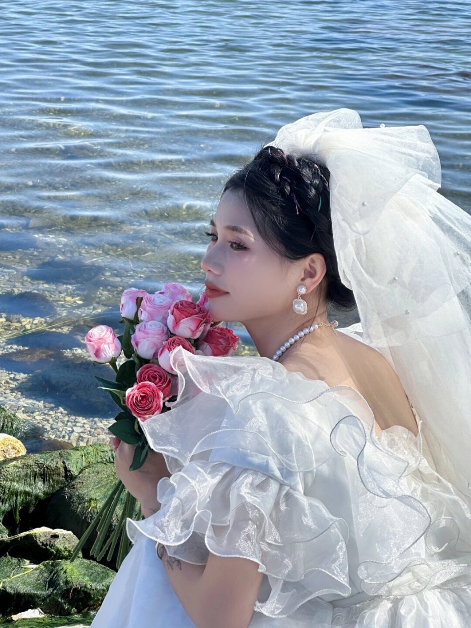 穿上了婚纱,感觉自己就像童话里的公主一样,美得冒泡!