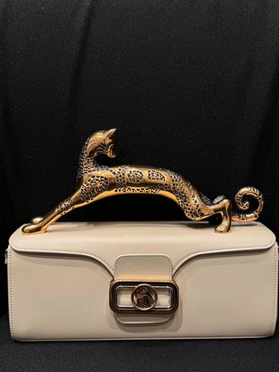 快把艺术带回家～lanvin  99这些艺术包包也太高级太贵气啦06!