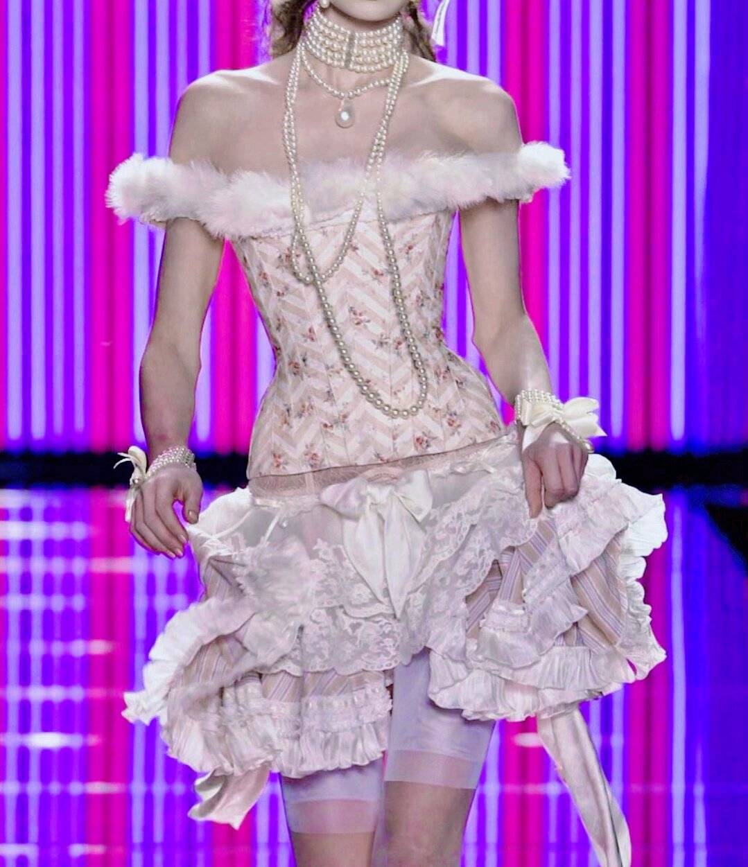 纯欲风天花板 蕾丝吊带鼻祖 ||| john galliano ss 2004  今天我要给