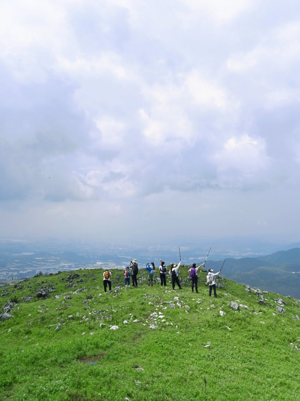 梁王山位于澄江,呈贡之间,  我一直对壮丽的山川充满向往,梁王山的